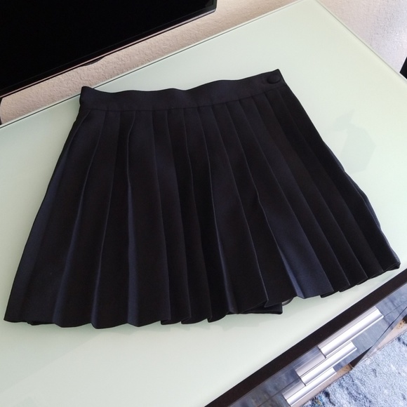 Charlotte Russe Black pleated skort size 3 Excellent Condition - Picture 2 of 3